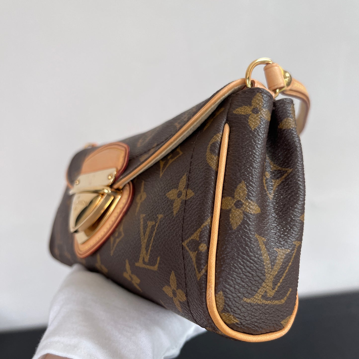 Louis Vuitton Beverly PM Shoulder Bag
