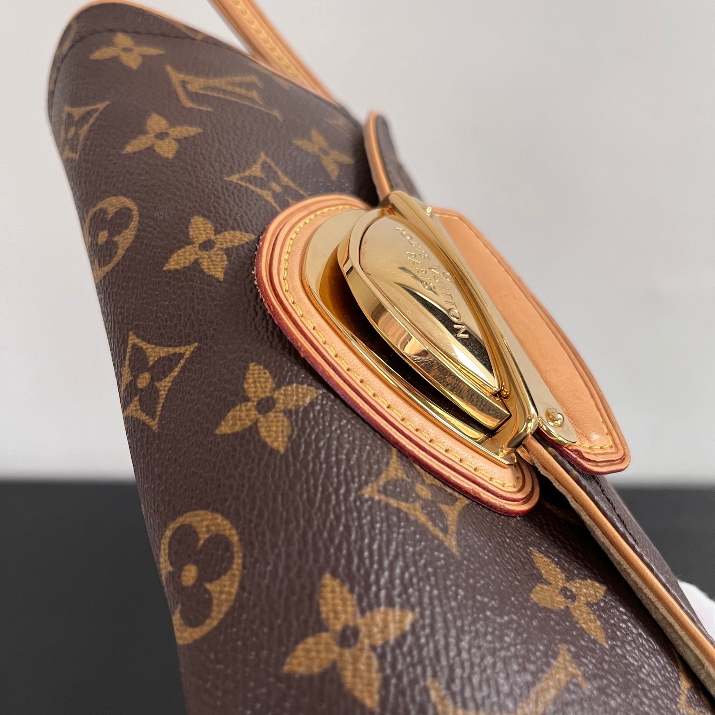 Louis Vuitton Beverly PM Shoulder Bag