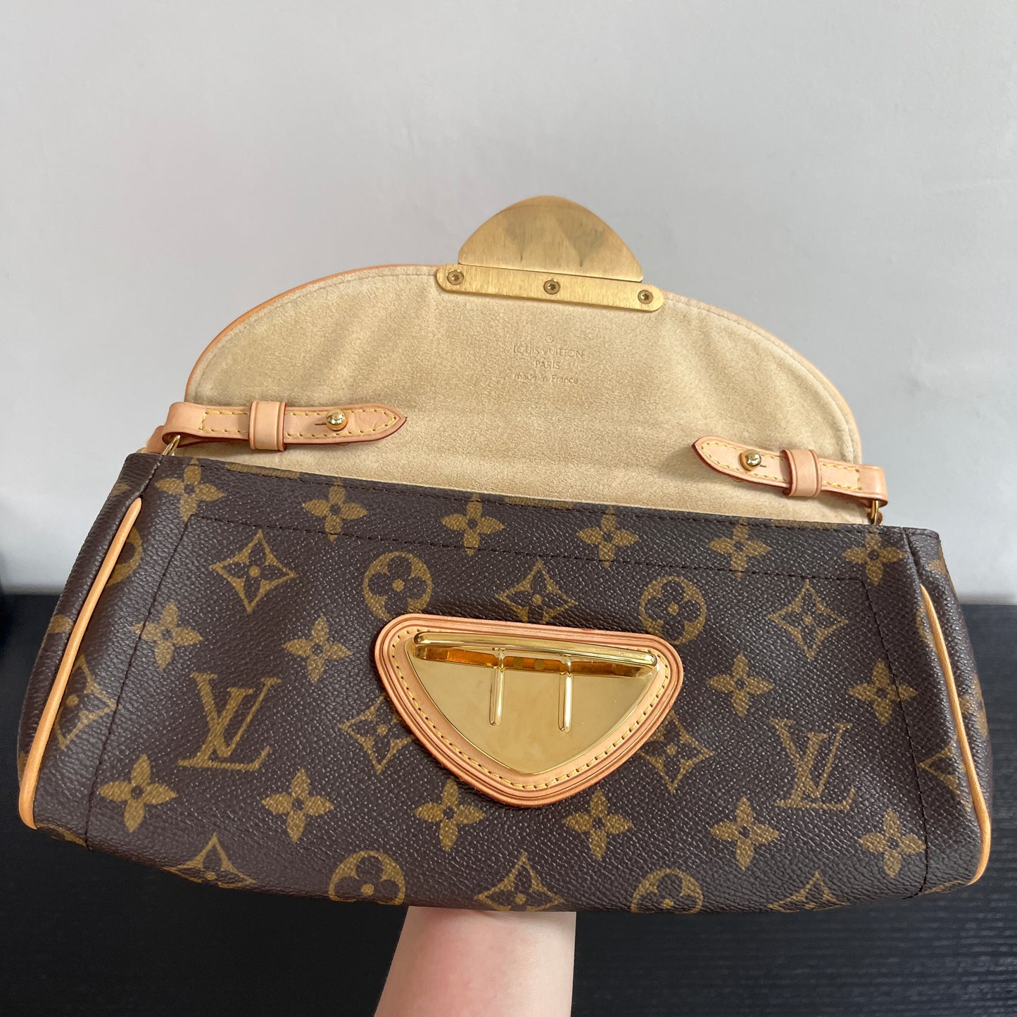 Louis Vuitton Beverly PM Shoulder Bag