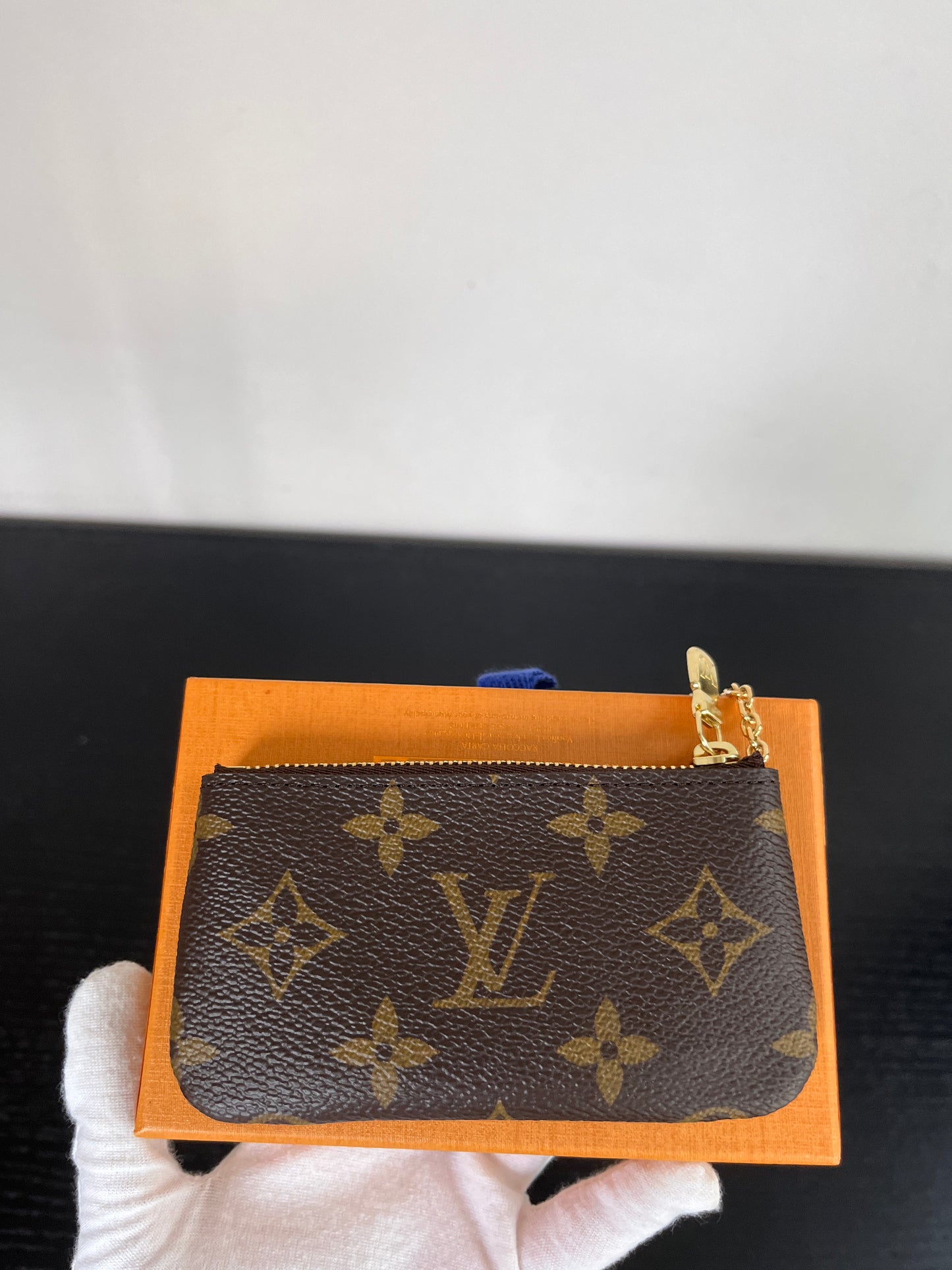 Loui Vuitton Vivienne Ice Skating Cle Pochette Christmas 2023