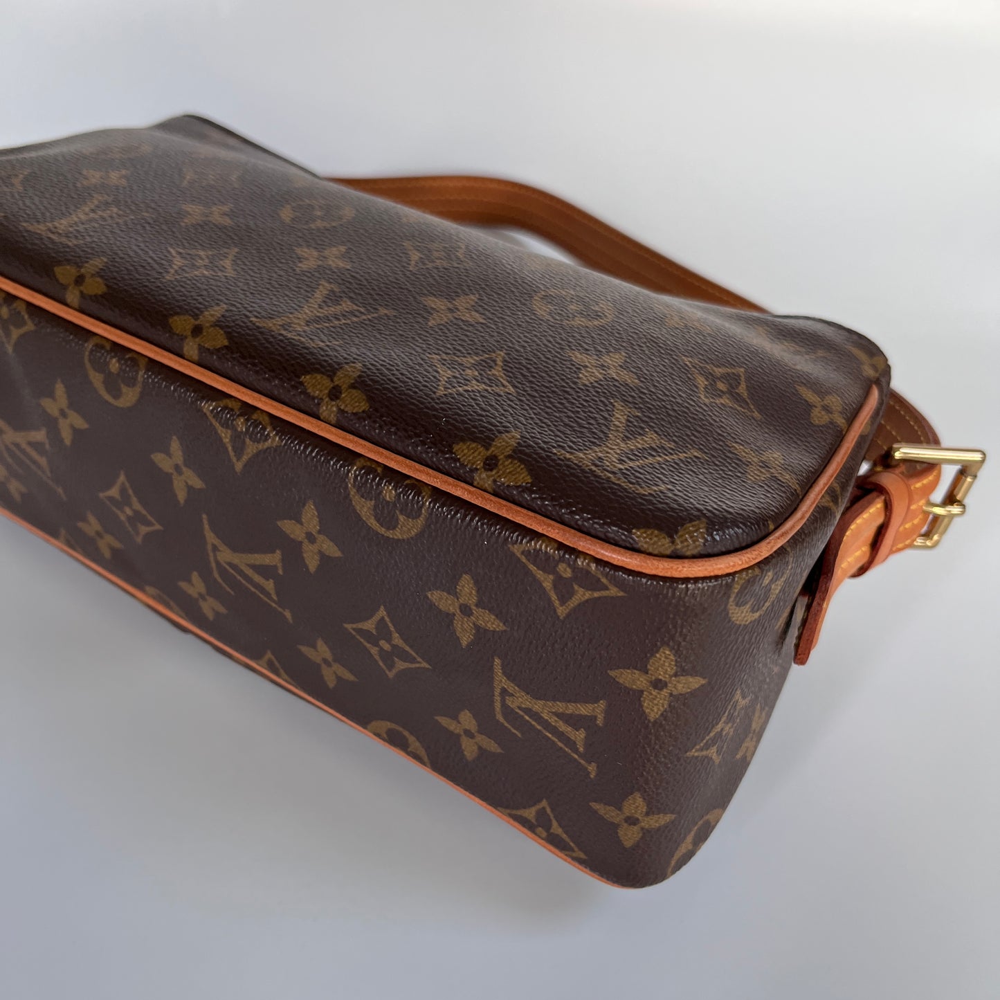 Louis Vuitton Vintage Viva Cite MM Shoulder Bag