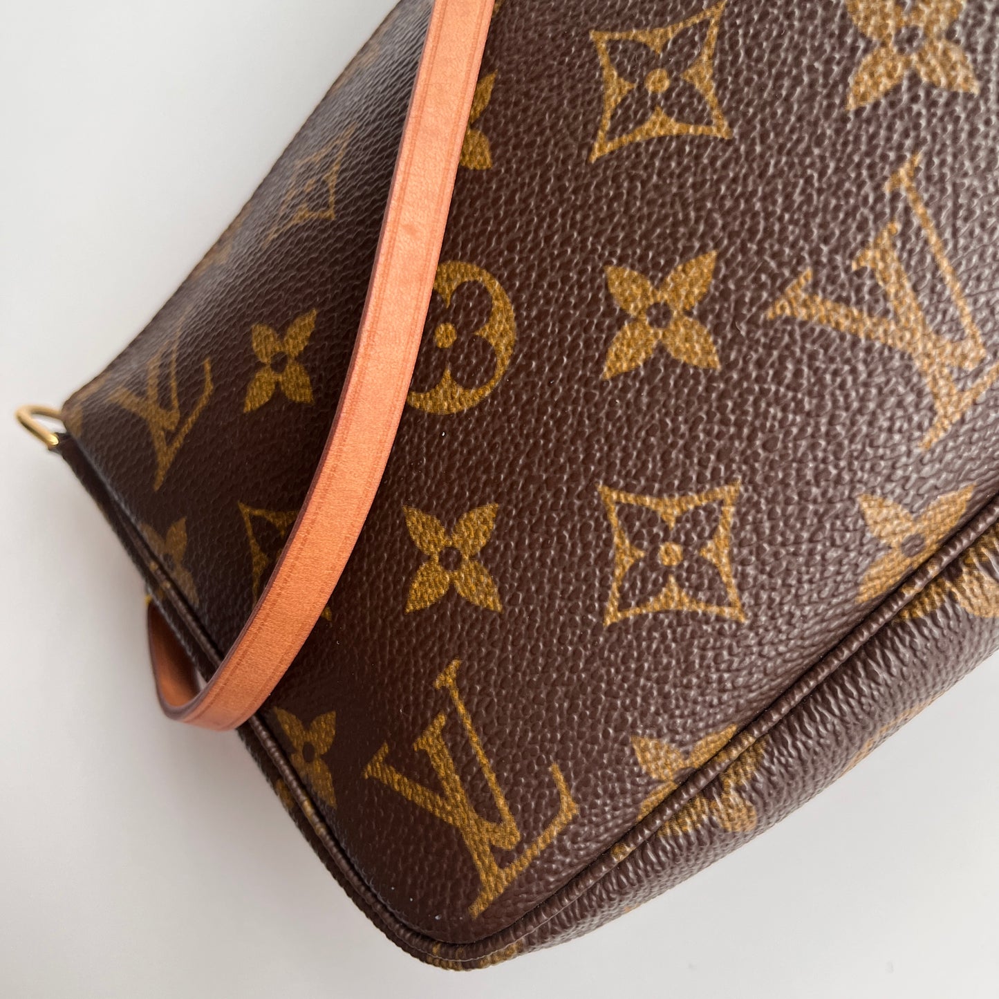 Louis Vuitton Vintage Monogram Pochette