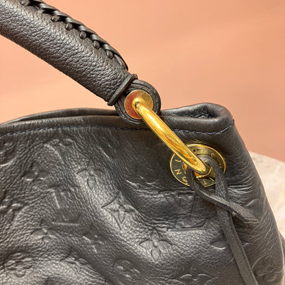 Louis Vuitton Artsy Black MM Bag
