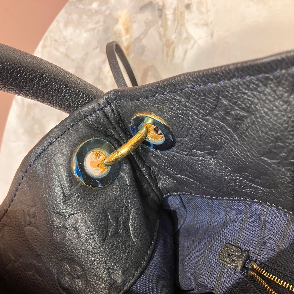 Louis Vuitton Artsy Black MM Bag