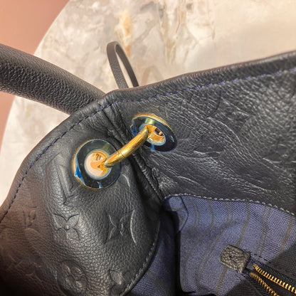 Louis Vuitton Artsy Black MM Bag