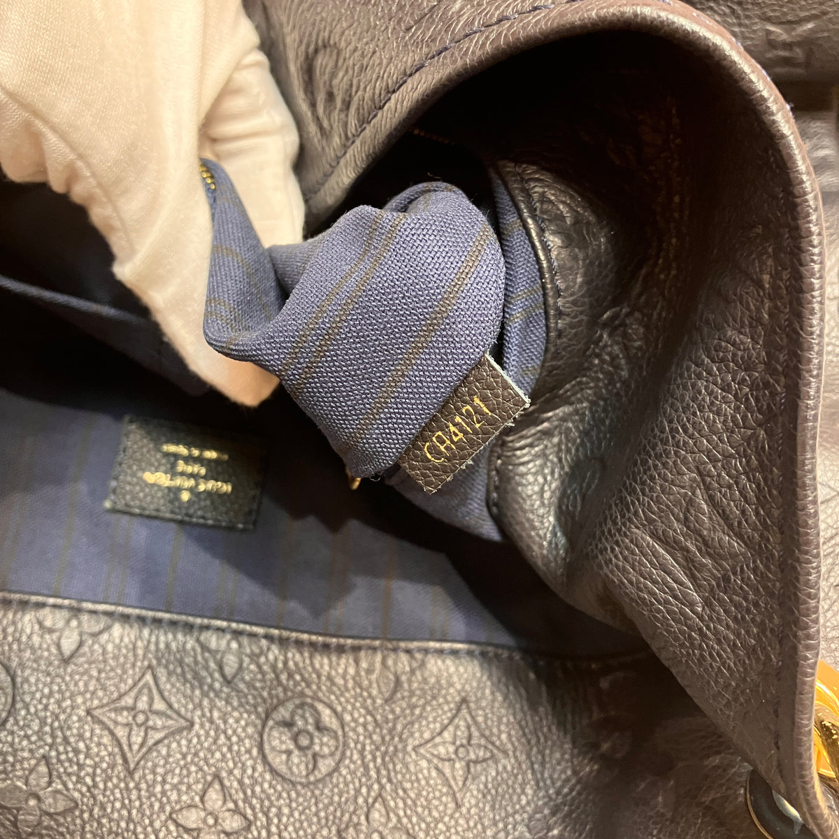 Louis Vuitton Artsy Black MM Bag