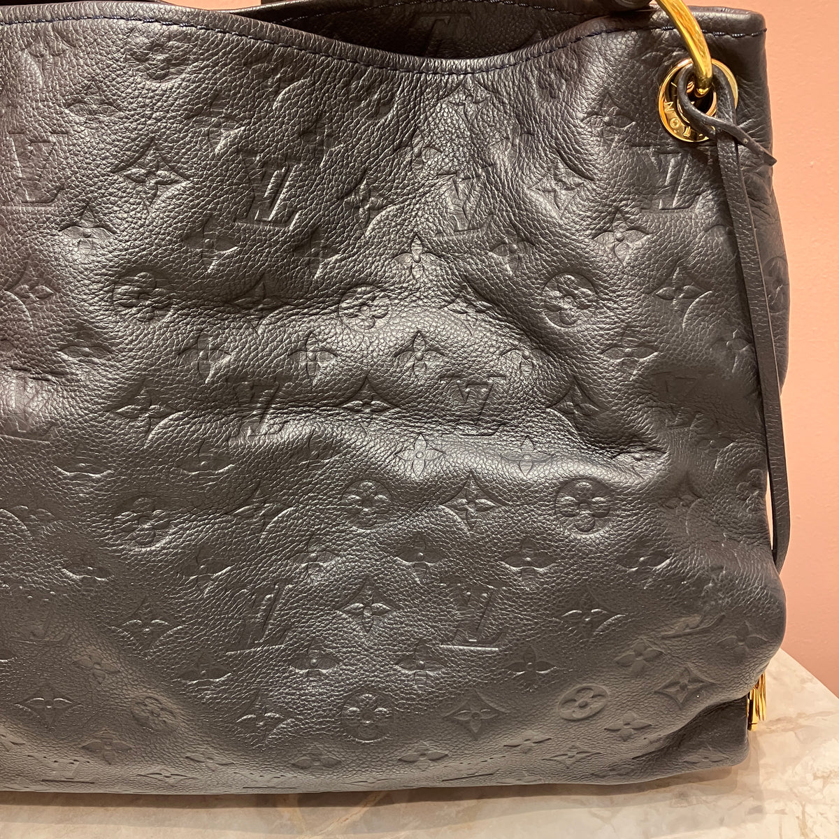 Louis Vuitton Artsy Black MM Bag