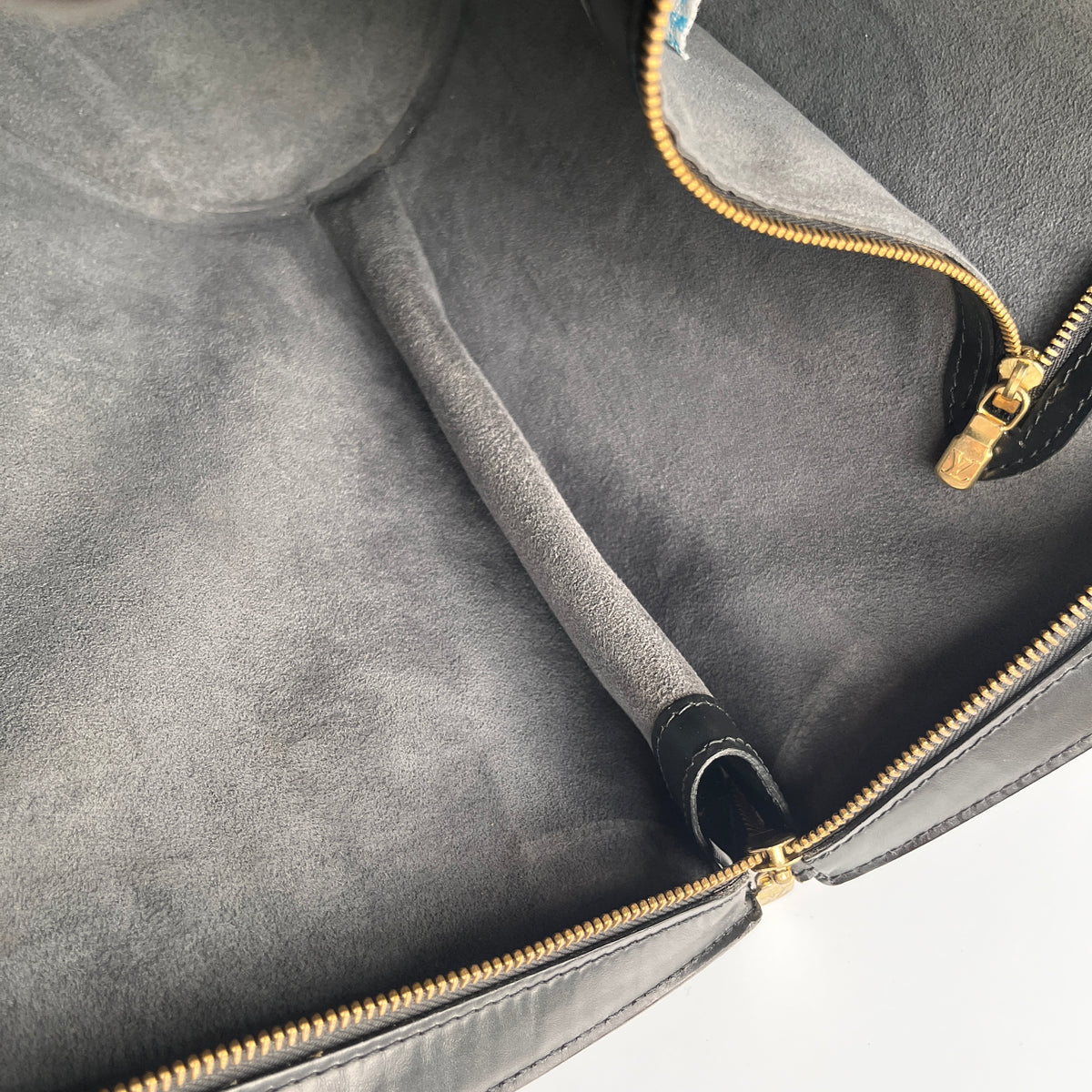 Louis Vuitton	Vintage Black Epi Saint Jacques GM Shoulder Bag