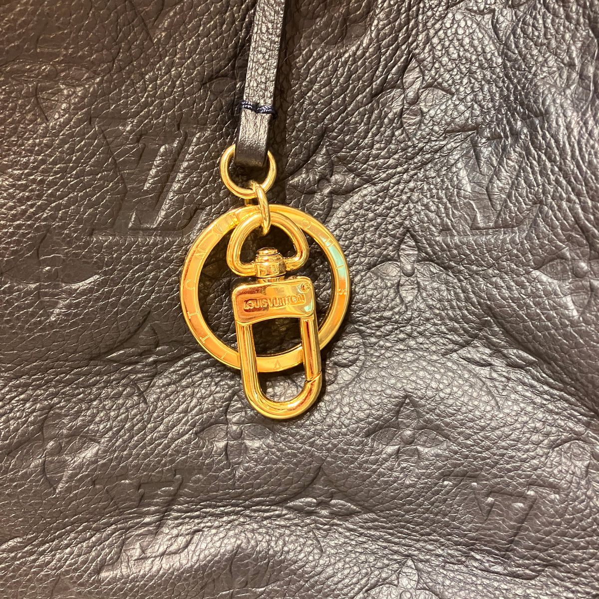 Louis Vuitton Artsy Black MM Bag