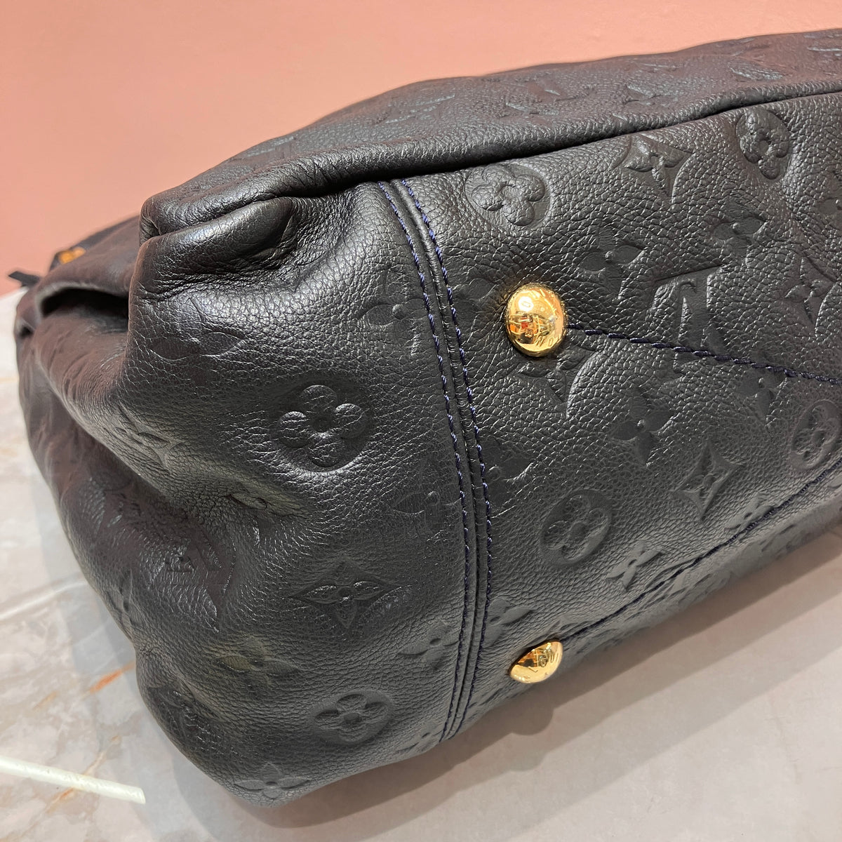 Louis Vuitton Artsy Black MM Bag