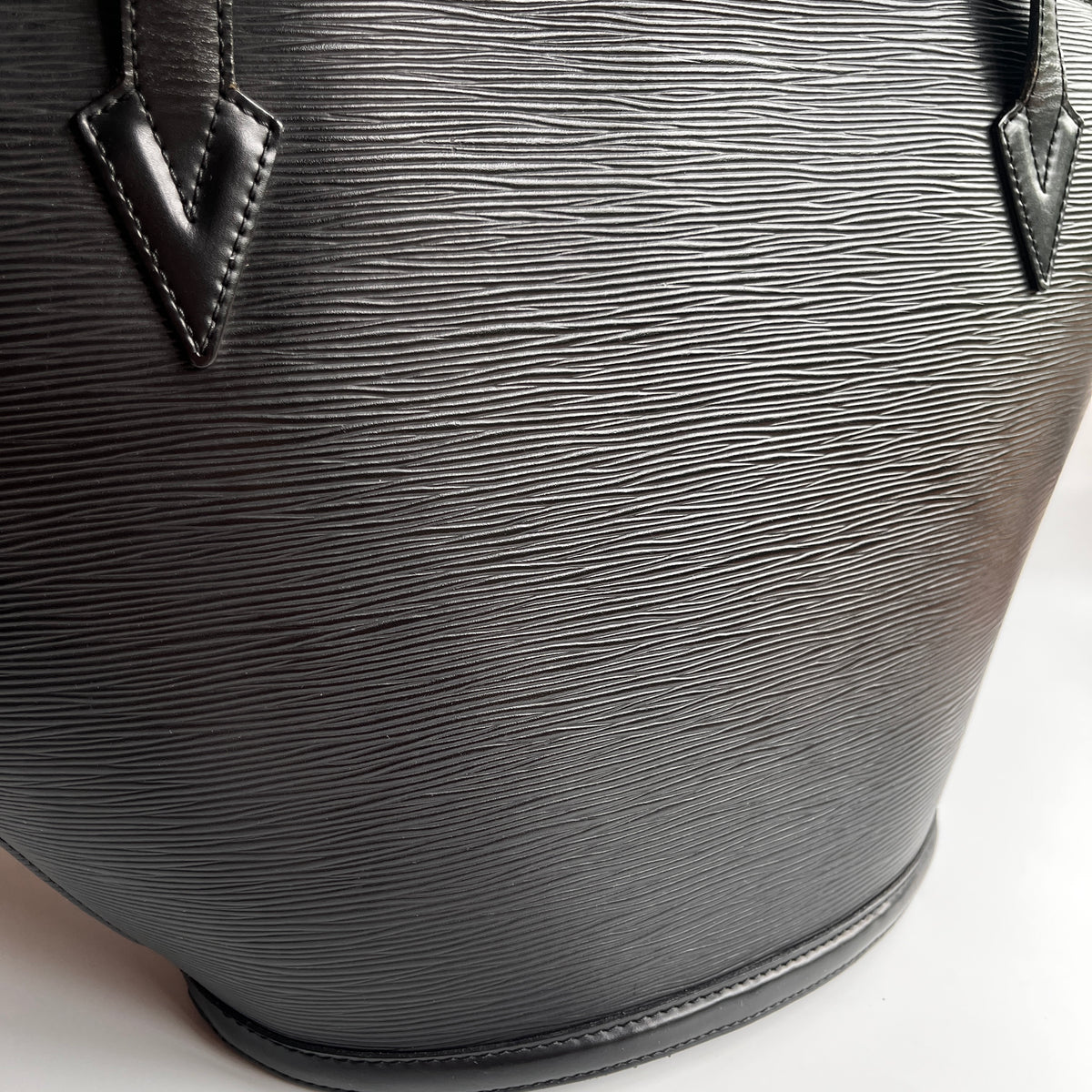 Louis Vuitton	Vintage Black Epi Saint Jacques GM Shoulder Bag