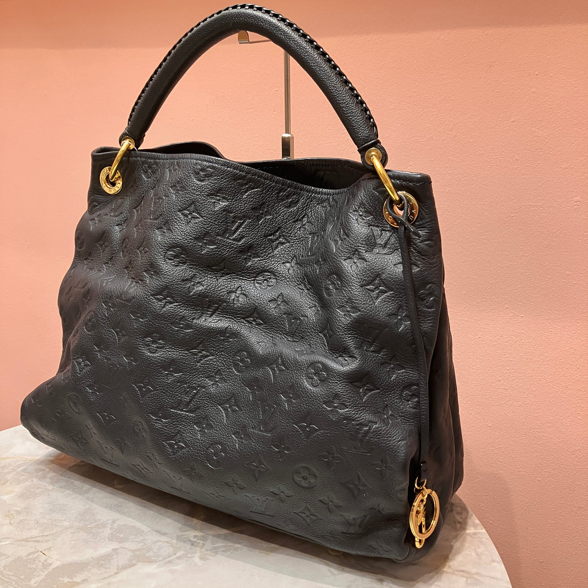 Louis Vuitton Artsy Black MM Bag