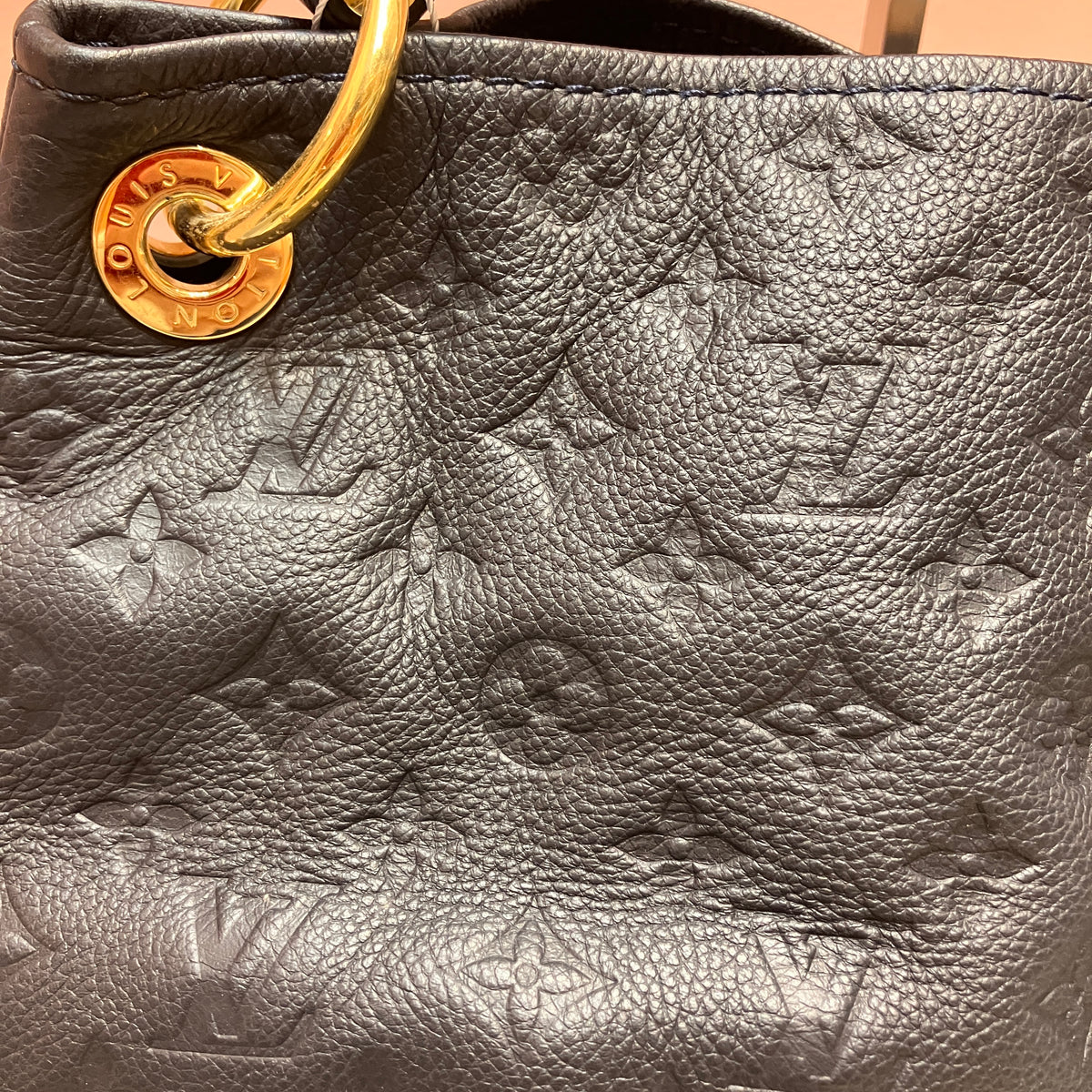 Louis Vuitton Artsy Black MM Bag