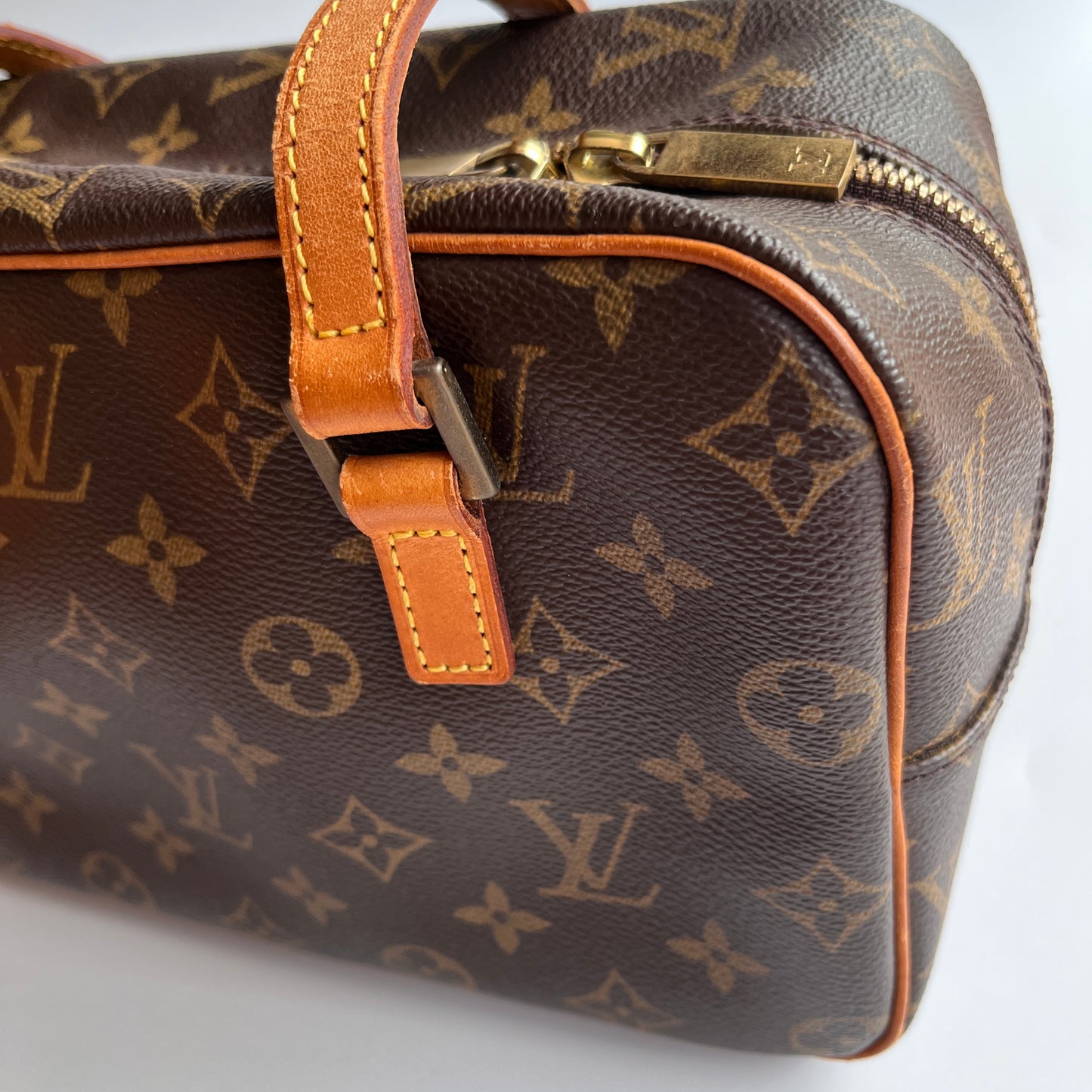 Louis Vuitton Cite MM Shoulder Bag