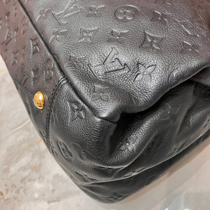 Louis Vuitton Artsy Black MM Bag