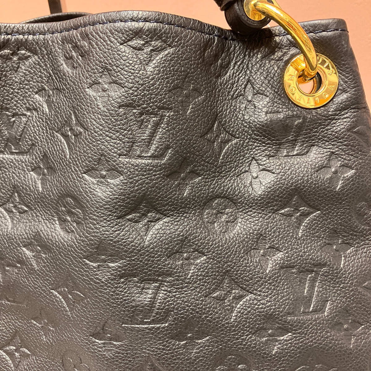 Louis Vuitton Artsy Black MM Bag
