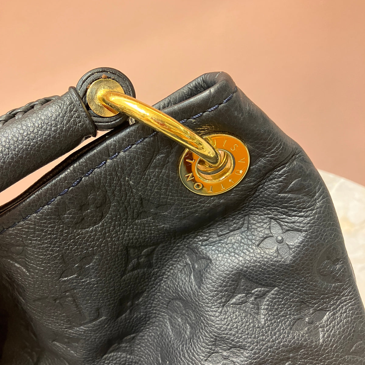 Louis Vuitton Artsy Black MM Bag