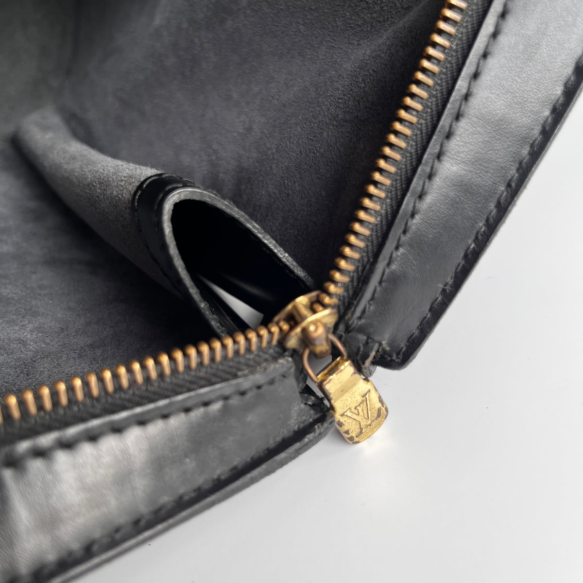 Louis Vuitton	Vintage Black Epi Saint Jacques GM Shoulder Bag