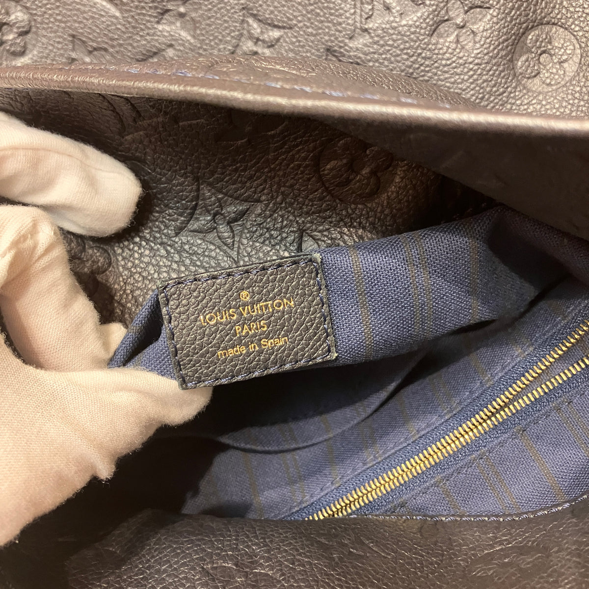 Louis Vuitton Artsy Black MM Bag