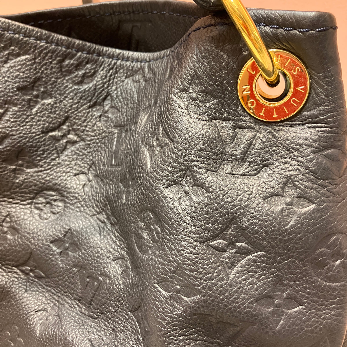 Louis Vuitton Artsy Black MM Bag