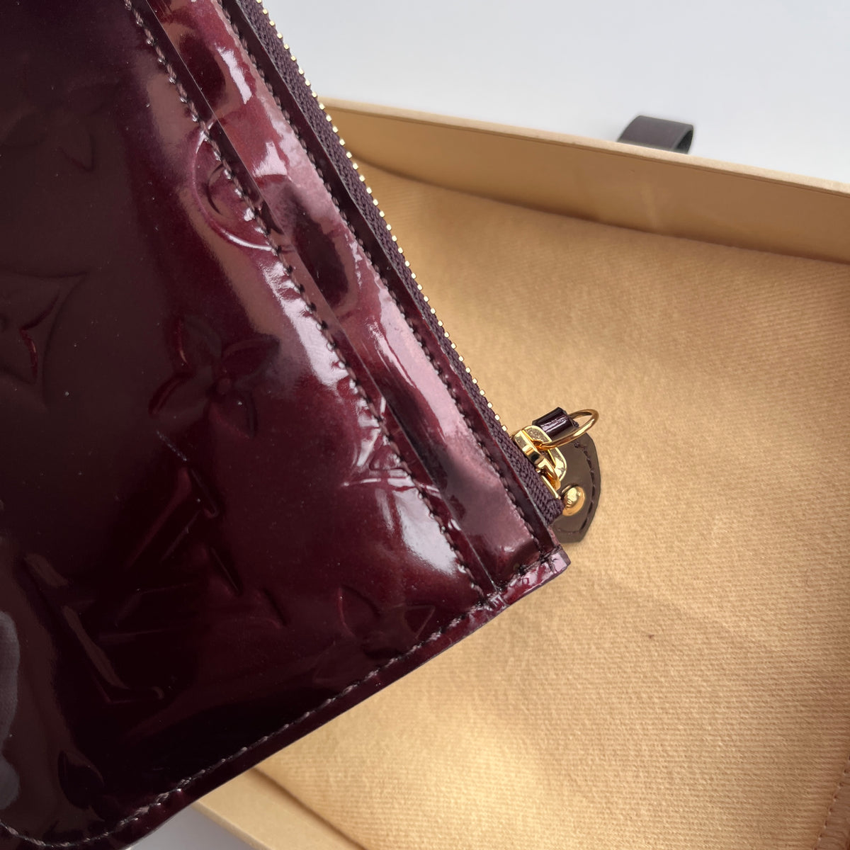 Louis Vuitton Amarante Vernis Pochette Cle Key Coin Case