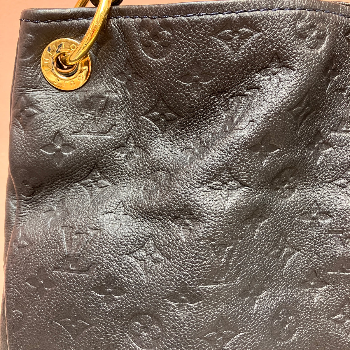 Louis Vuitton Artsy Black MM Bag