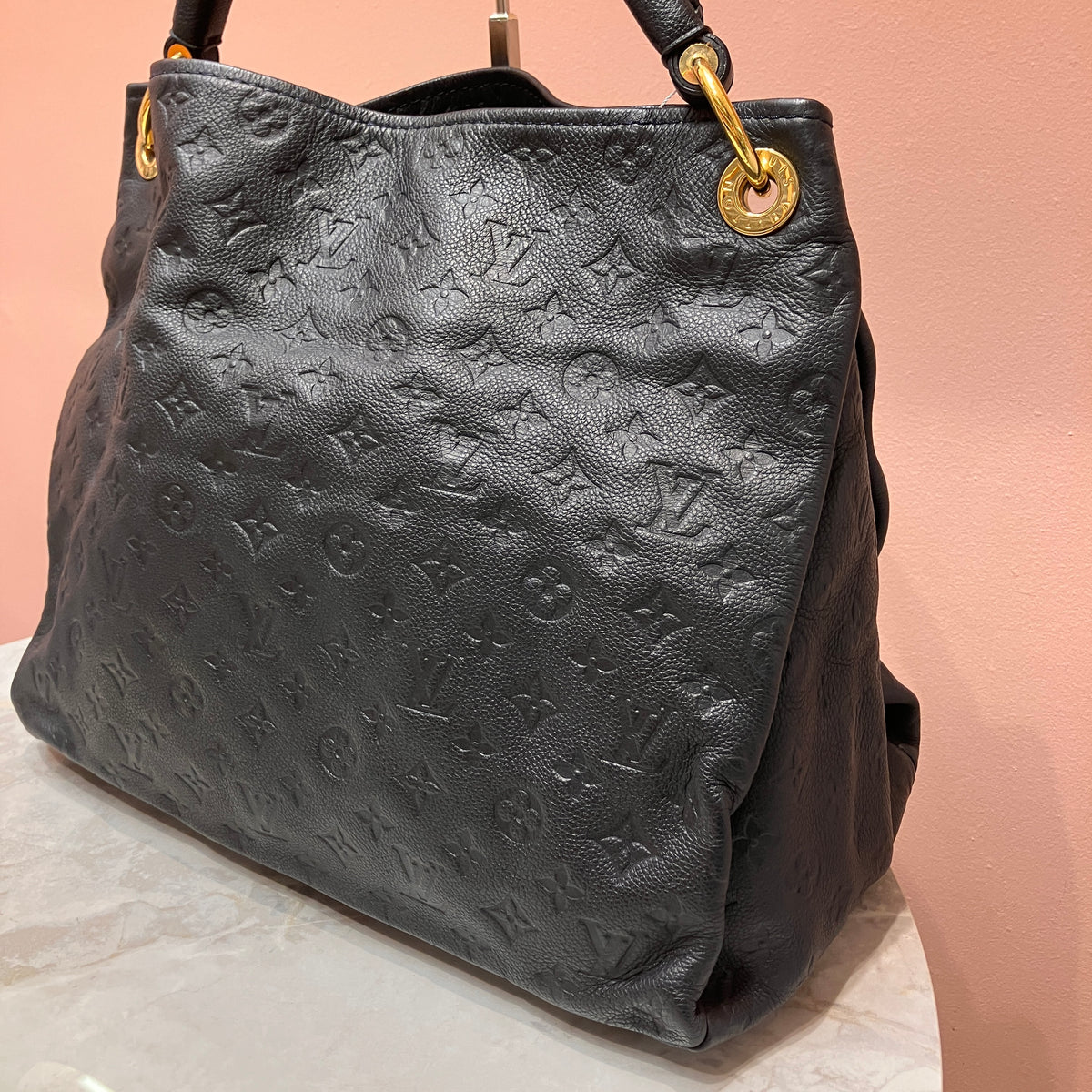 Louis Vuitton Artsy Black MM Bag