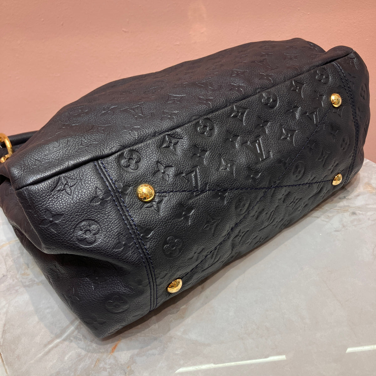 Louis Vuitton Artsy Black MM Bag