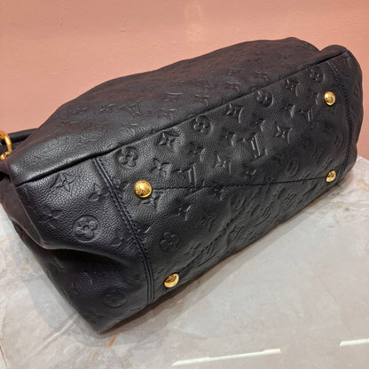 Louis Vuitton Artsy Black MM Bag