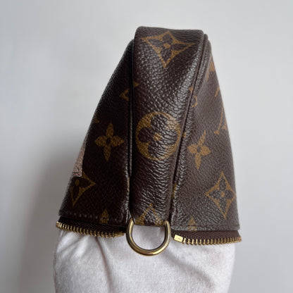 Louis Vuitton Monogram Mini Pochette I RUE SCRIBE PARIS