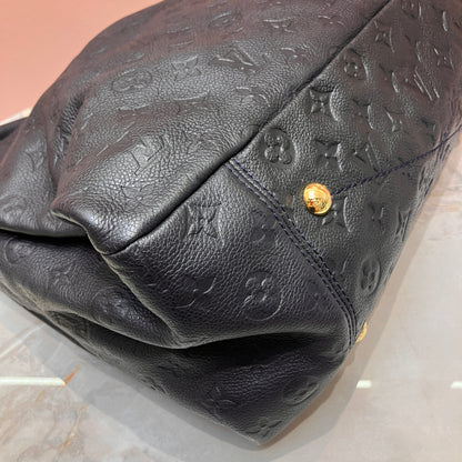 Louis Vuitton Artsy Black MM Bag
