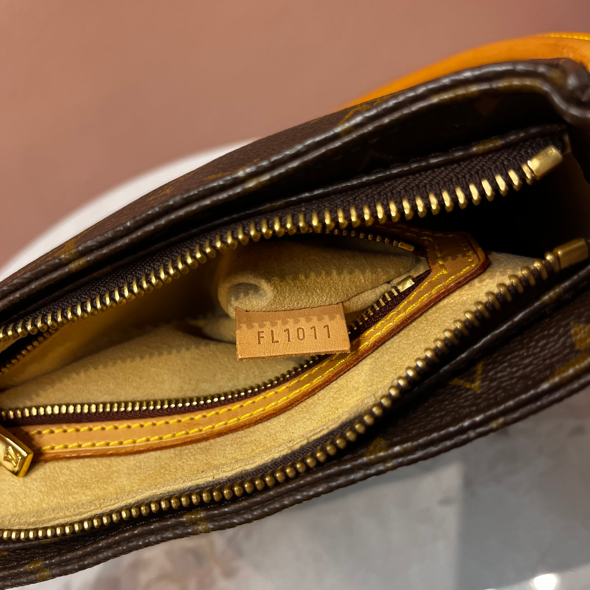 Louis Vuitton Vintage Looping MM Monogram Shoulder Bag