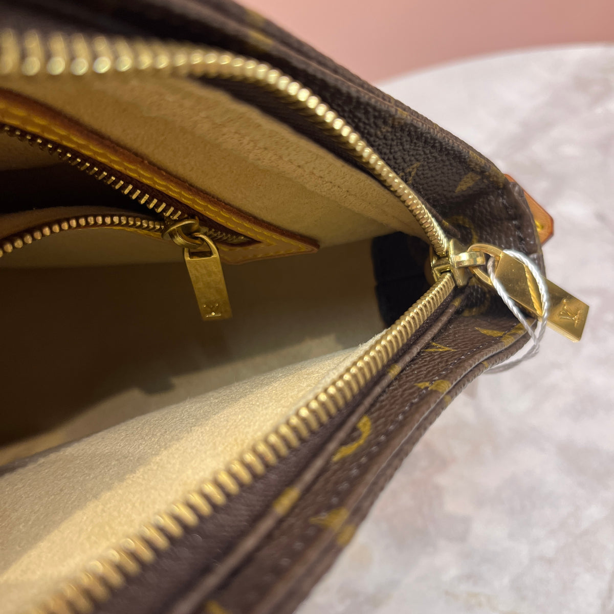 Louis Vuitton Vintage Looping MM Monogram Shoulder Bag