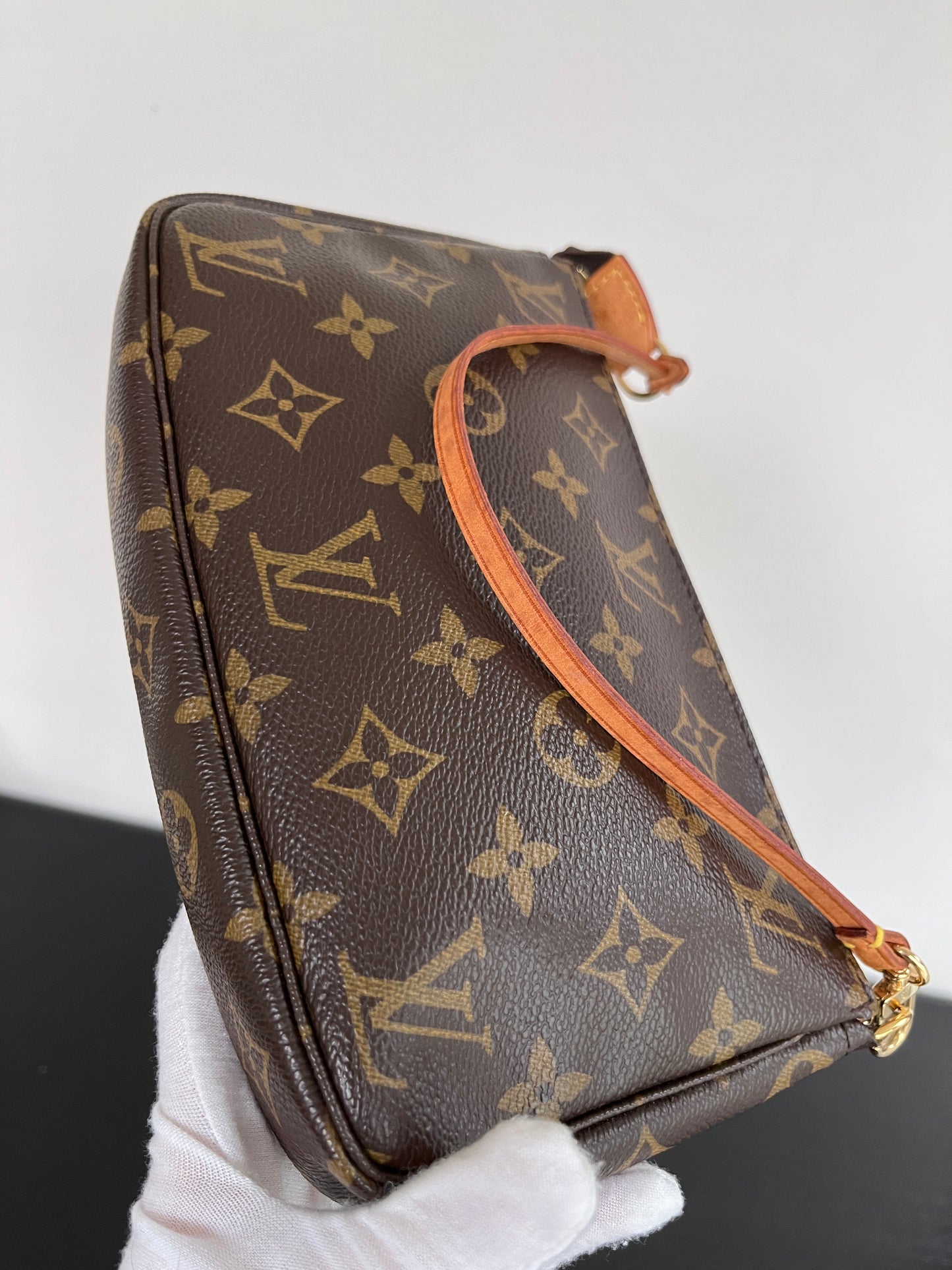 Louis Vuitton Vintage Monogram Pochette