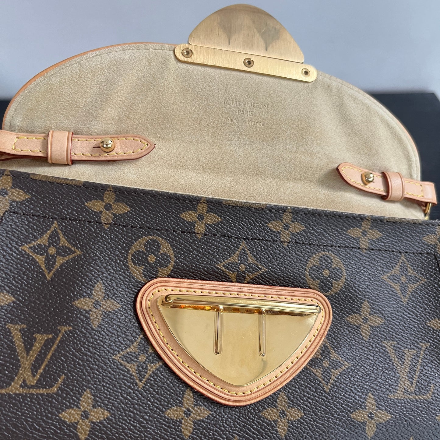 Louis Vuitton Beverly PM Shoulder Bag