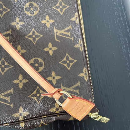 Louis Vuitton Vintage Monogram Pochette