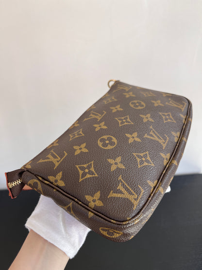 Louis Vuitton Vintage Monogram Pochette