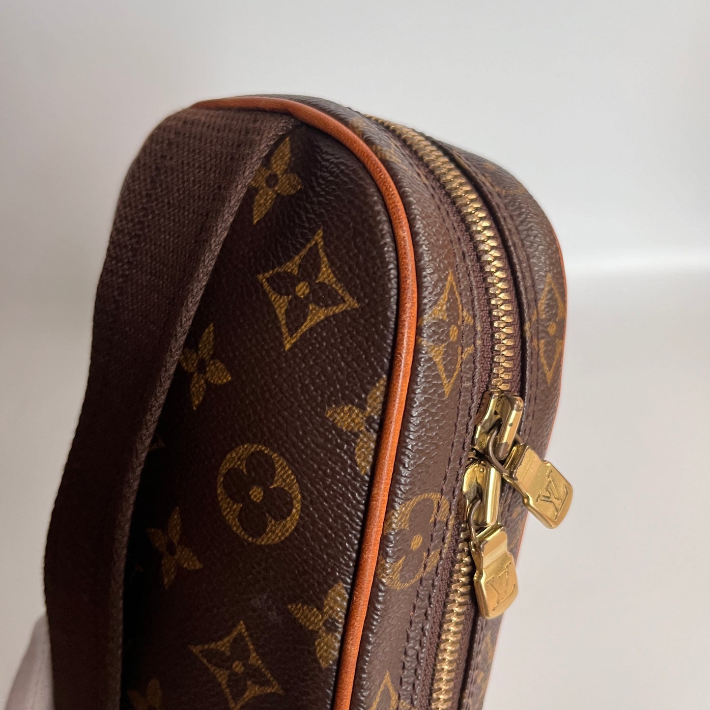 Louis Vuitton Unisex Gange crossbody/ waist/ bum bag