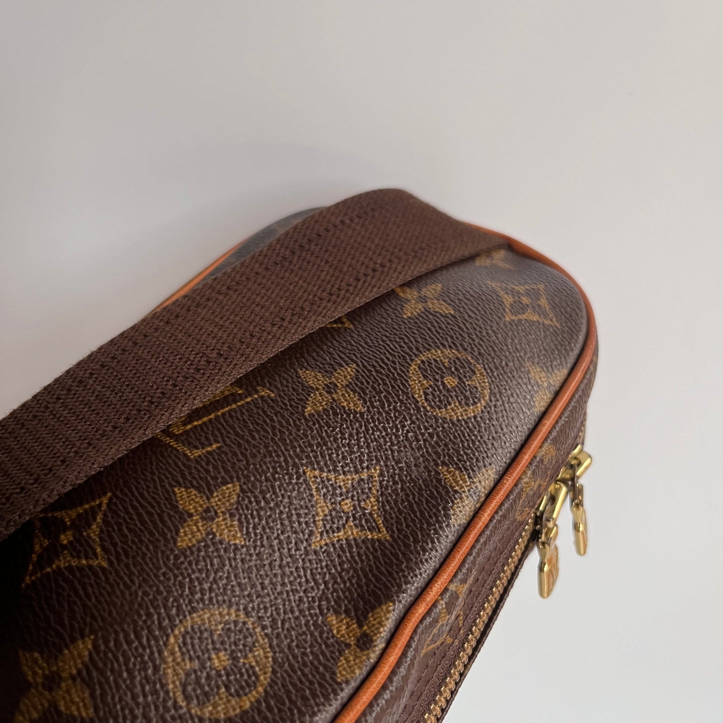 Louis Vuitton Unisex Gange crossbody/ waist/ bum bag