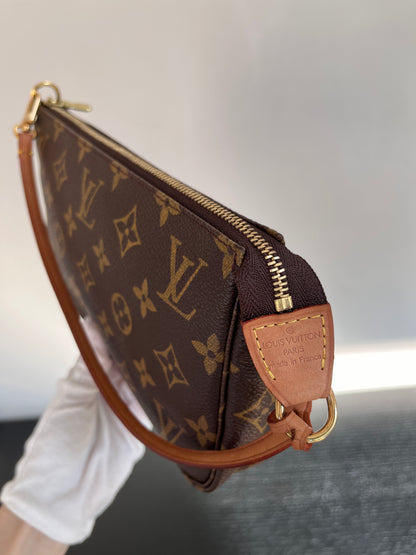 Louis Vuitton Vintage Monogram Pochette