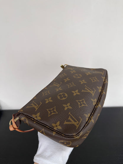 Louis Vuitton Vintage Monogram Pochette