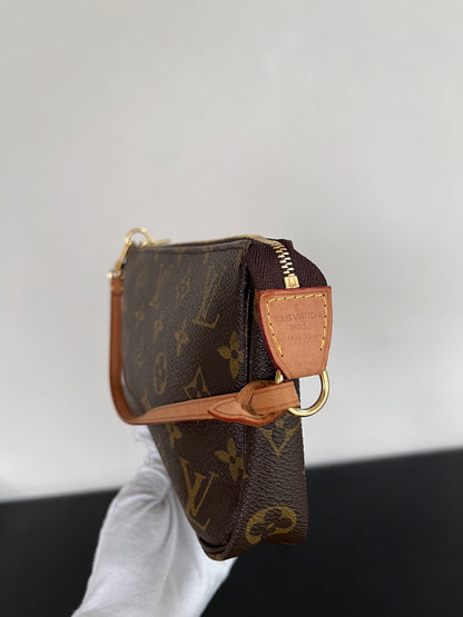 Louis Vuitton Vintage Monogram Pochette