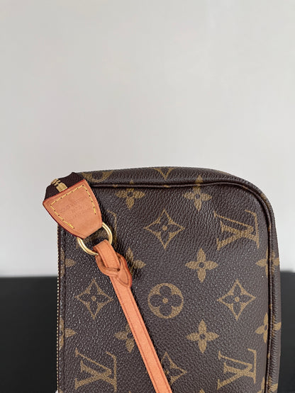 Louis Vuitton Vintage Monogram Pochette