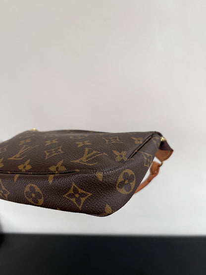 Louis Vuitton Vintage Monogram Pochette