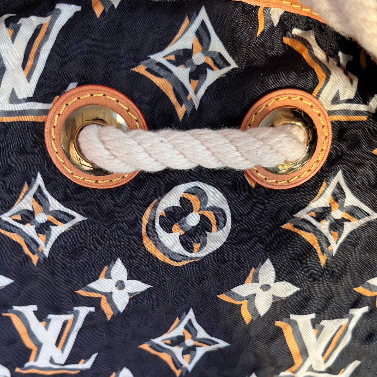 Louis Vuitton Cruise Bulles MM Navy