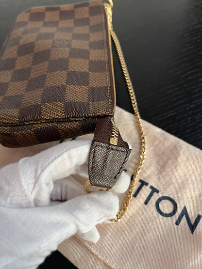 Louis Vuitton Bucket Pochette Damier Ebene