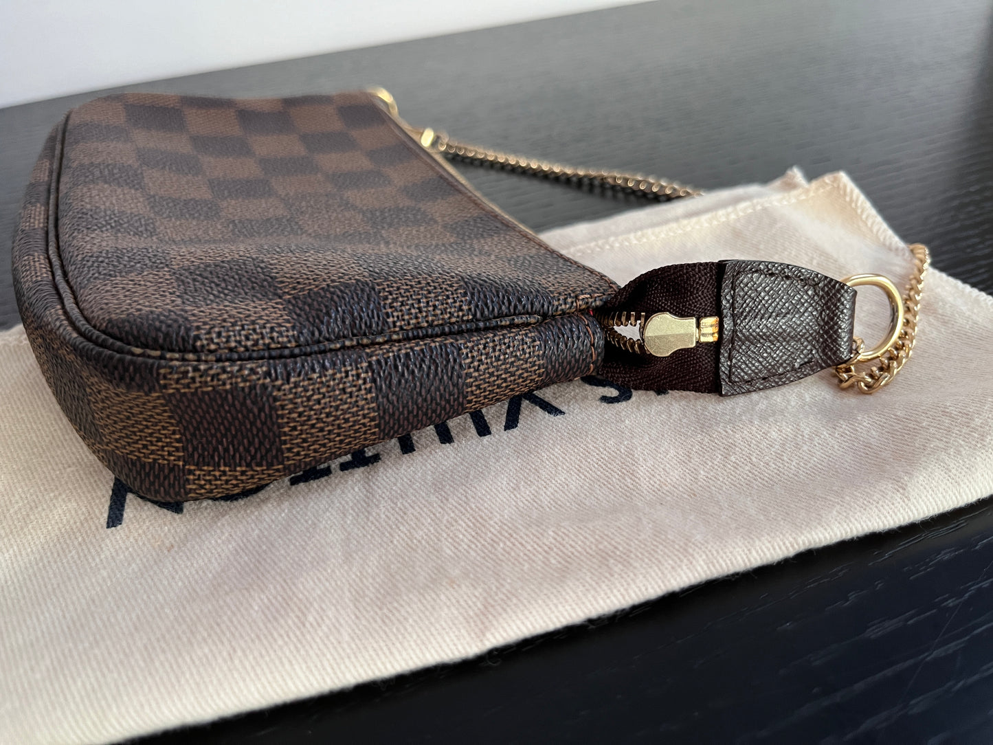 Louis Vuitton Bucket Pochette Damier Ebene