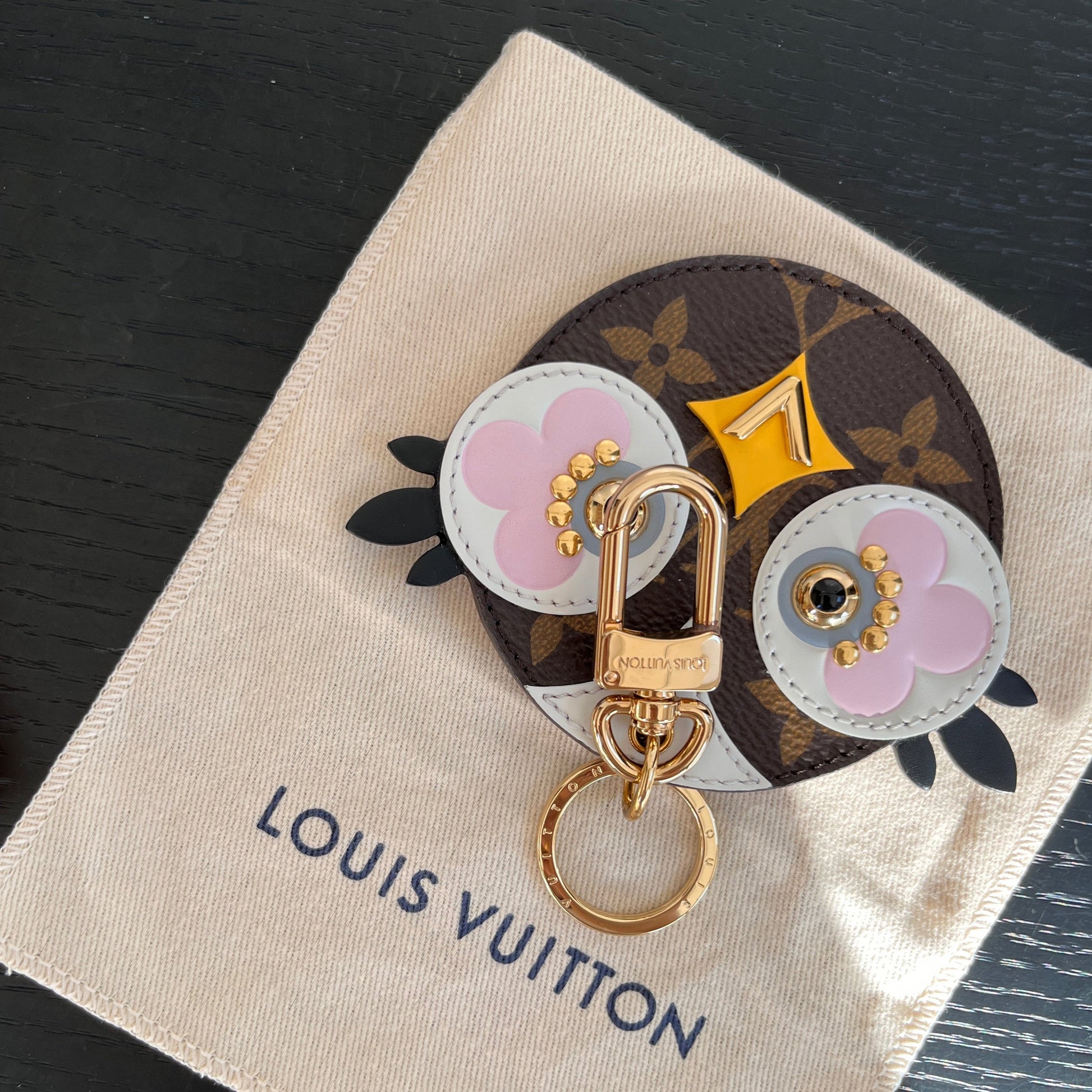 LOUIS VUITTON MONOGRAM M62604 BROWN LEATHER LOVELY BIRD KEY HOLDER BAG CHARM