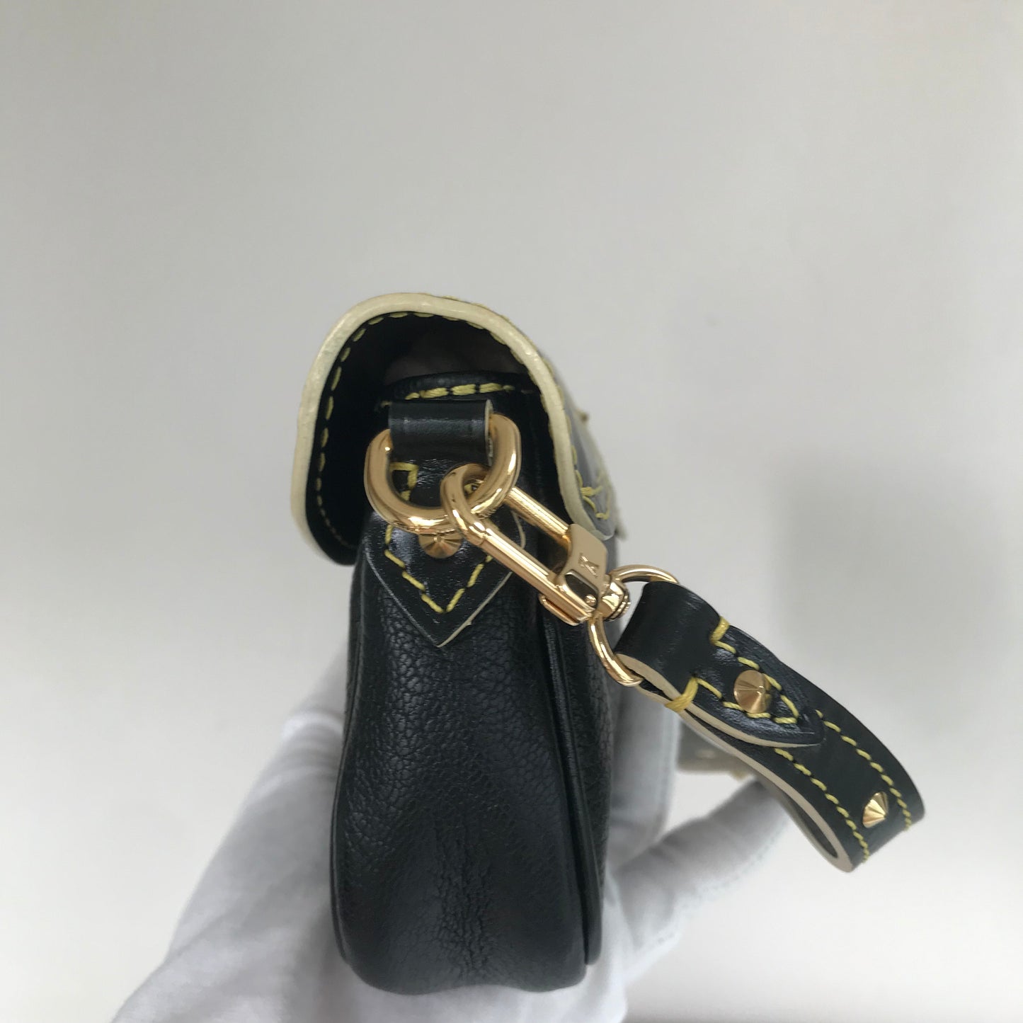 Louis Vuitton Black Suhali Le Precieux Pochette Clutch