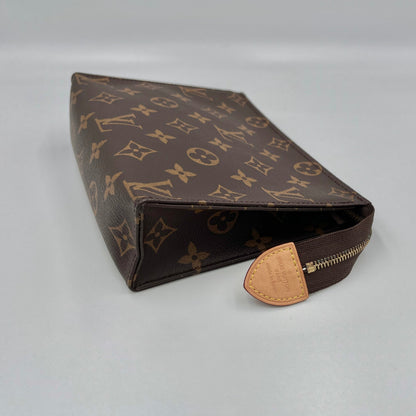 Louis Vuitton Toiletry 19 Monogram Pouch